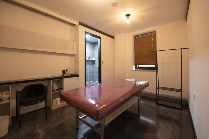 창전동 인근 한국관리사 마사지 전문 로제스웨디시의 아늑한 내부 시설 안내