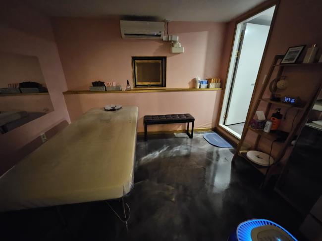 정자동 스웨디시 전문 한숍스웨디시의 깔끔하고 정돈된 내부 전경