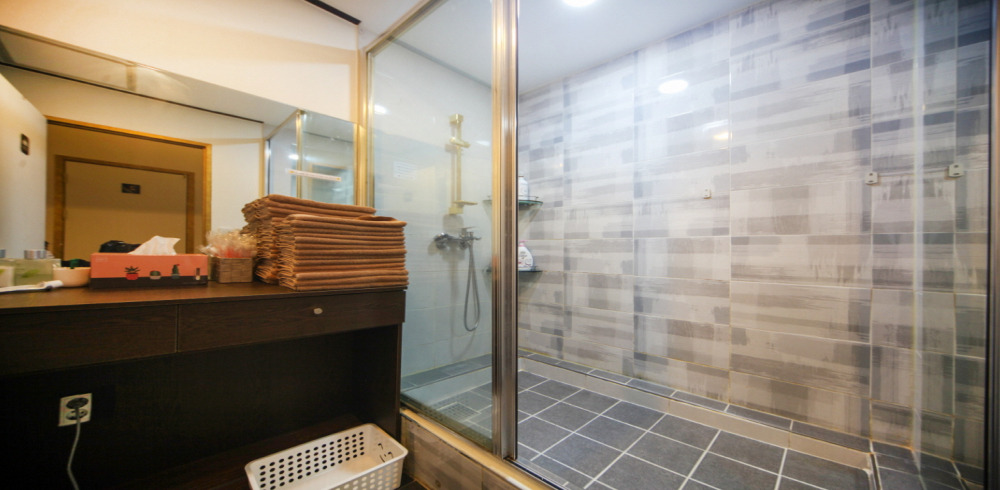 정자역 인근 마사지 잘하는 곳 한숍스웨디시 청결하게 관리된 내부 시설