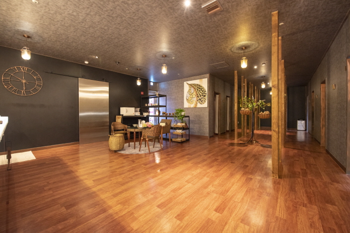 향촌동 주변 더타이 매장 주요 시설 및 인테리어 사진