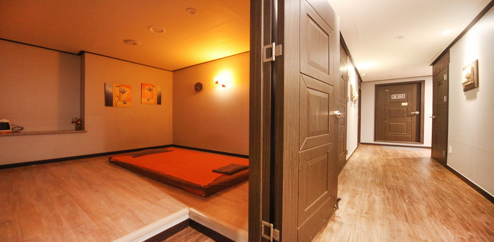 대청동 인근 마사지 잘하는 곳 명가아로마 청결하게 관리된 내부 시설