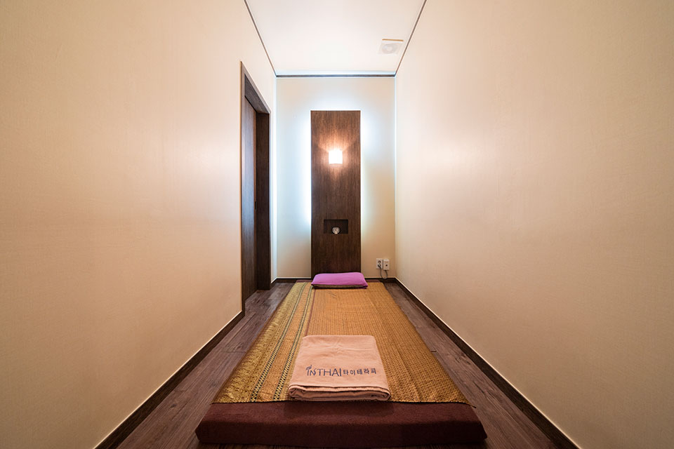 가산동 태국관리사 마사지샵 인타이의 쾌적한 관리실 내부 모습