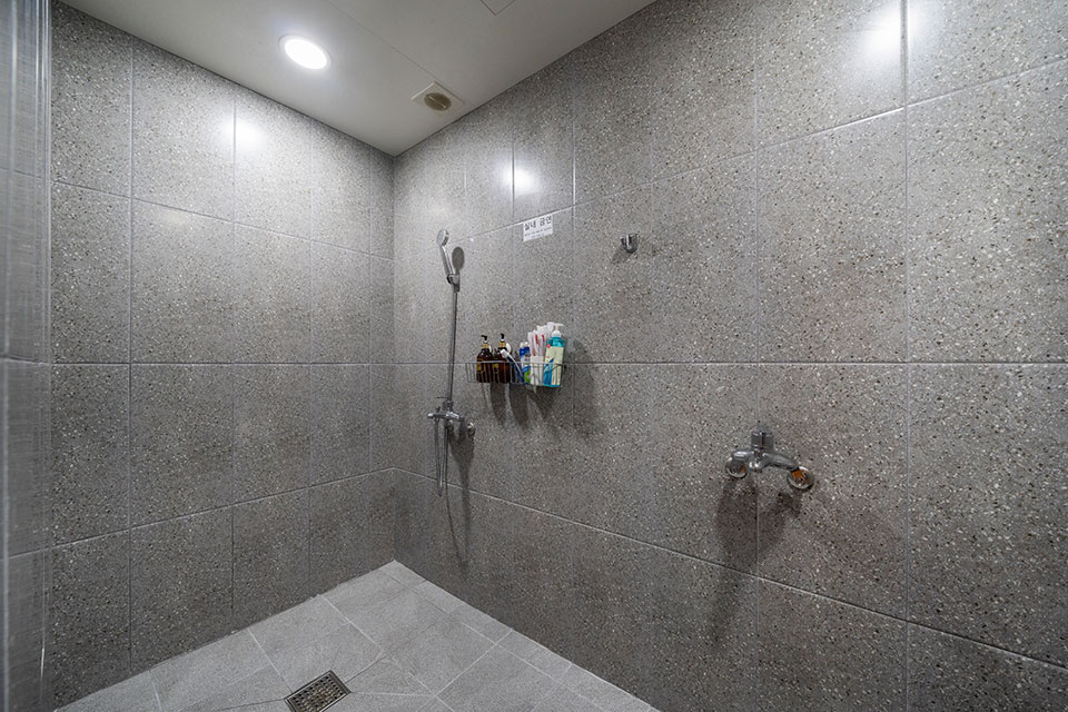 가산동 태국관리사 마사지샵 인타이의 쾌적한 관리실 내부 모습