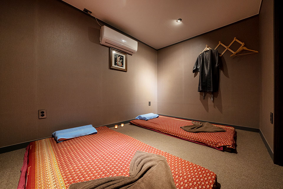 남산동 태국마사지 전문 므앙타이의 깔끔하고 정돈된 내부 전경