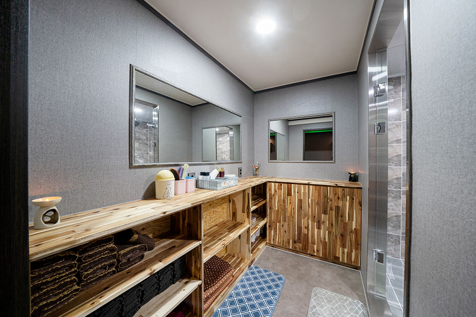 남산동 태국마사지 전문 므앙타이의 깔끔하고 정돈된 내부 전경