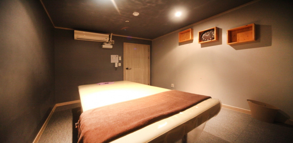 하길리 한국관리사 마사지샵 향남마린스파의 쾌적한 관리실 내부 모습