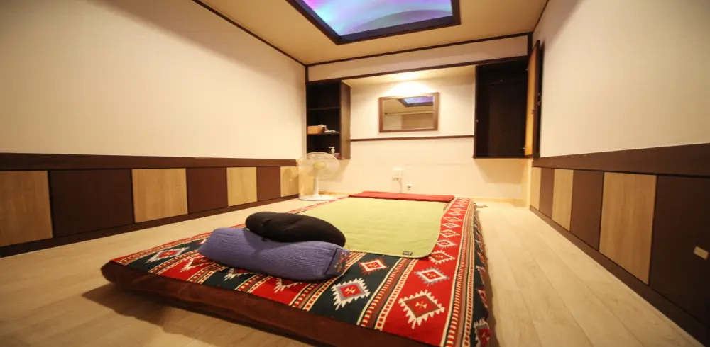 한국마사지 서비스가 제공되는 곡반정동 탑아로마테라피 매장 내부 사진