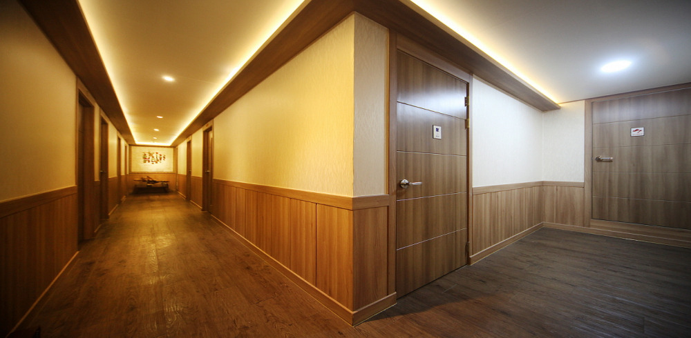 서정동 한국마사지 전문 수힐링마사지의 깔끔하고 정돈된 내부 전경