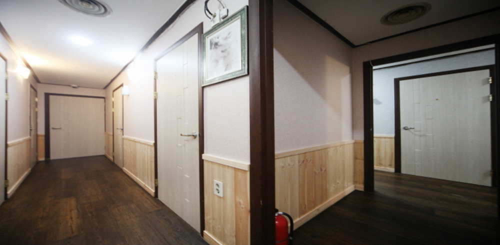 보정동 중국마사지 전문 윤서희힐링의 깔끔하고 정돈된 내부 전경