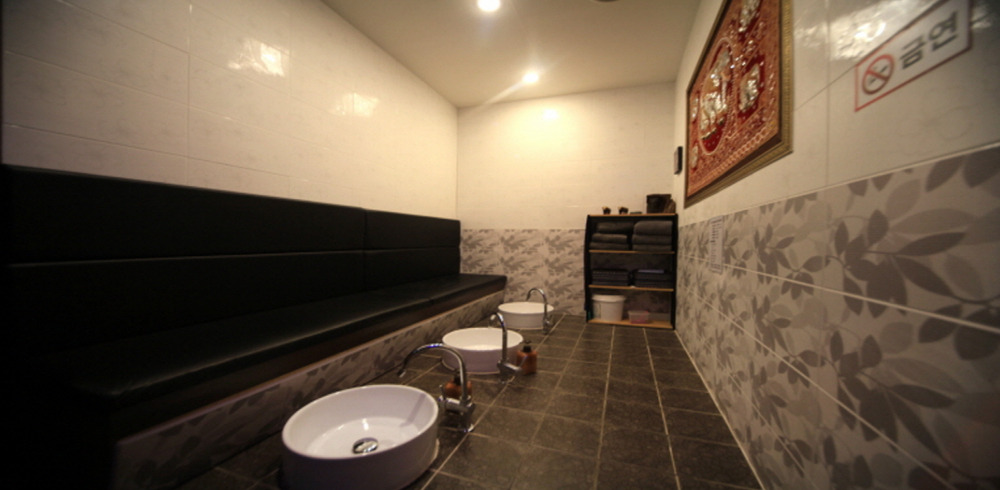 장기동 태국마사지 전문 휴테라피의 깔끔하고 정돈된 내부 전경