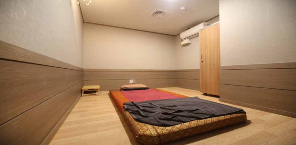 태평동 태국관리사 마사지샵 더방콕의 쾌적한 관리실 내부 모습