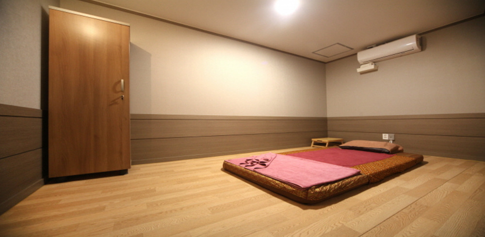 태평동 태국관리사 마사지샵 더방콕의 쾌적한 관리실 내부 모습