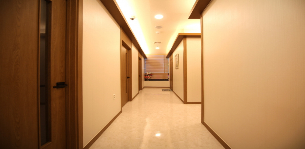 야당동 중국마사지 전문 차이나스웨디시의 깔끔하고 정돈된 내부 전경