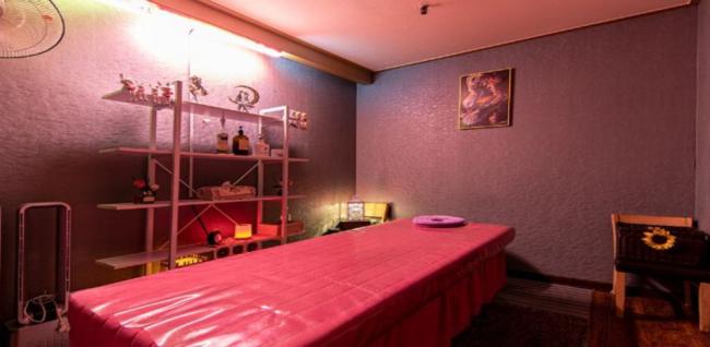 장항동 한국관리사 마사지샵 힐링뷰티스웨디시의 쾌적한 관리실 내부 모습