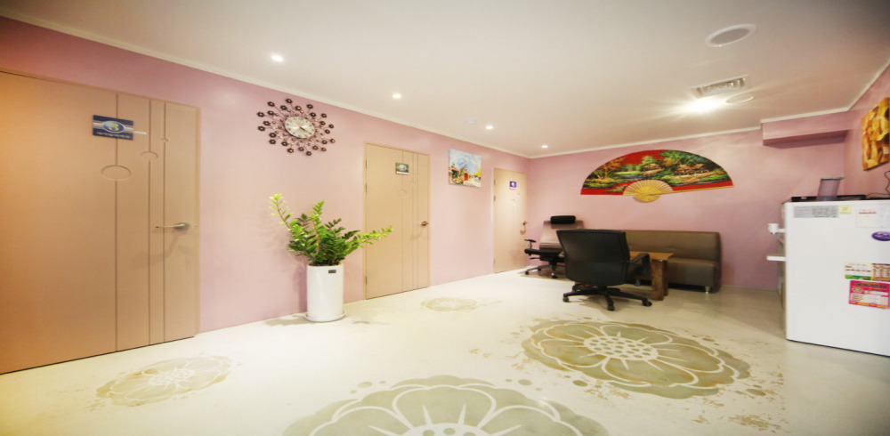 광동리 태국마사지 전문 메디컬테라피의 깔끔하고 정돈된 내부 전경