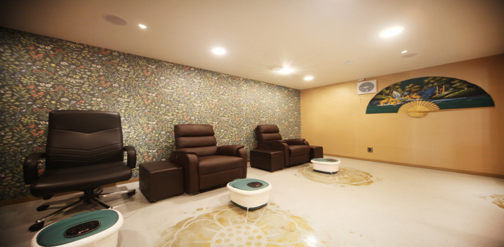 광동리 태국마사지 전문 메디컬테라피의 깔끔하고 정돈된 내부 전경