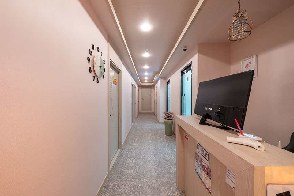 스웨디시 관리 전문 마사지 매장 앤유 내부 공간