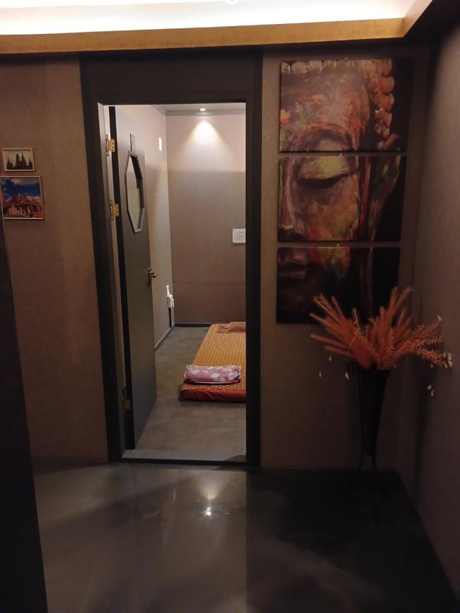 덕천동 태국관리사 마사지샵 몽테라피의 쾌적한 관리실 내부 모습