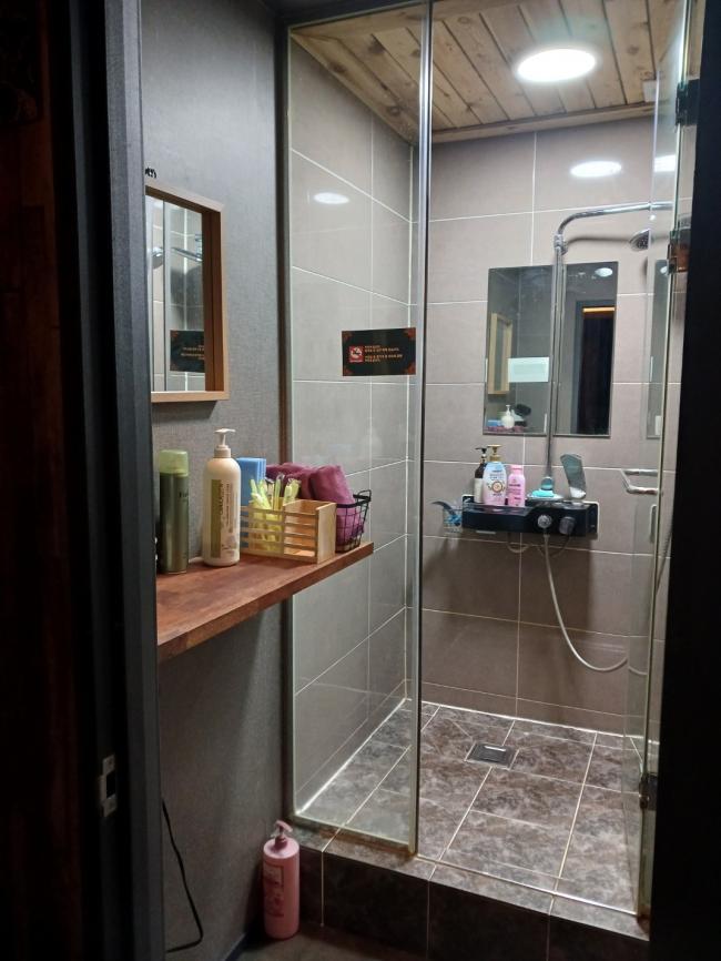 덕천동 태국마사지 전문 몽테라피의 깔끔하고 정돈된 내부 전경