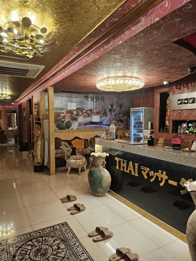 창선동2가 태국마사지 전문 전통타이24시의 깔끔하고 정돈된 내부 전경