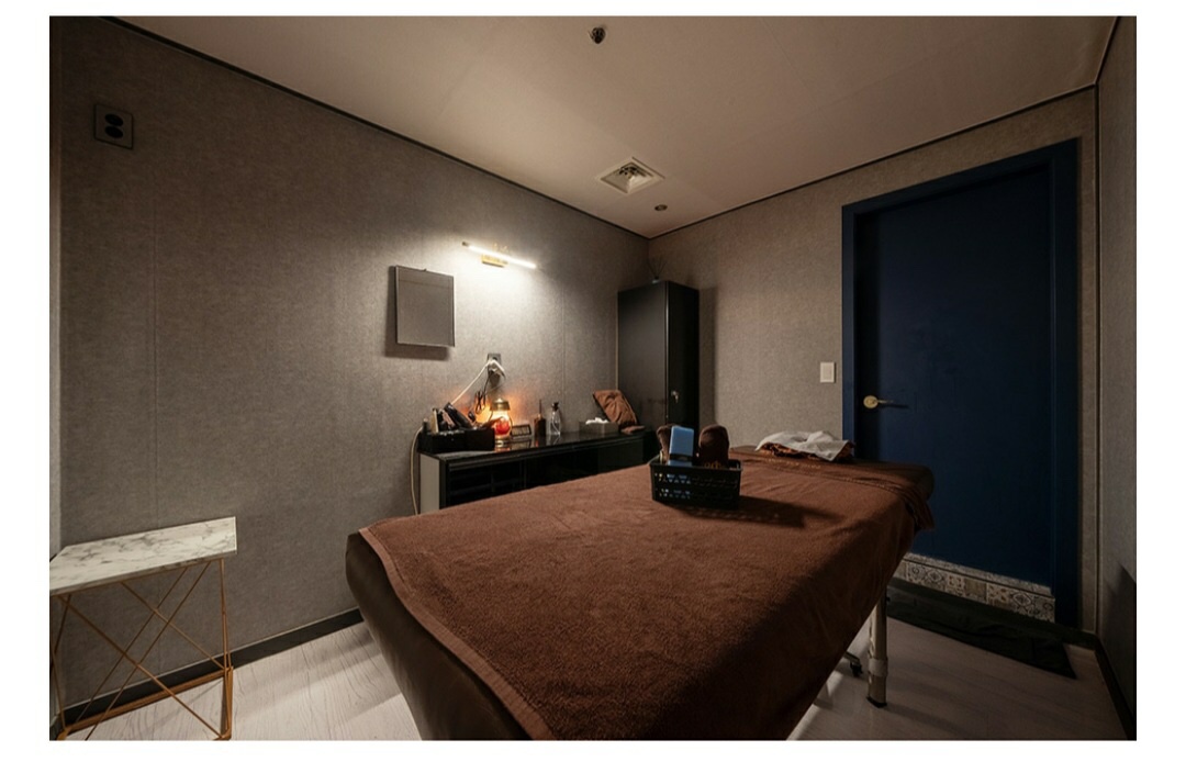 테크노파크역 주변 스웨디시 추천 매장 위드더테라피의 전체적인 인테리어 모습