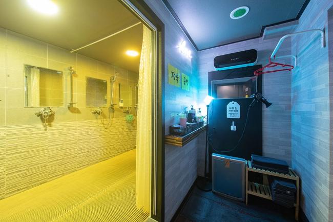 삼룡동 태국관리사 마사지샵 청당타이의 쾌적한 관리실 내부 모습