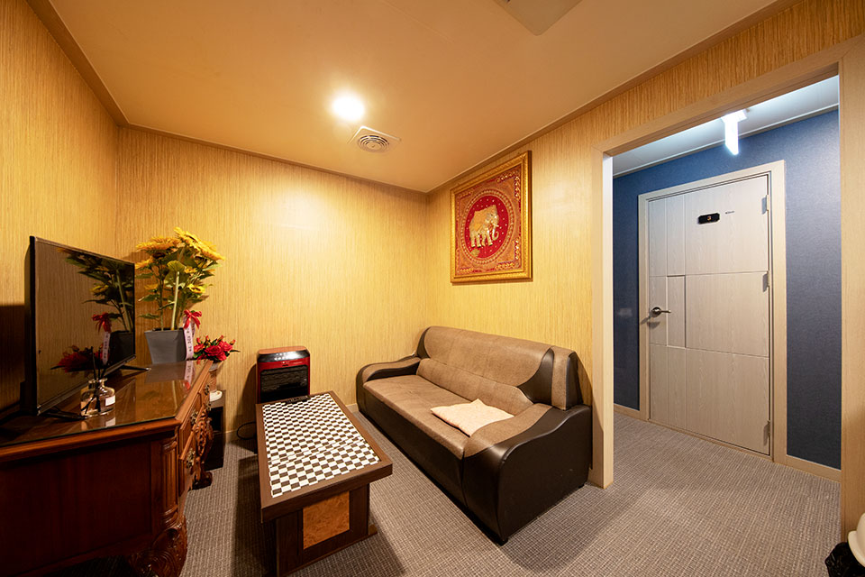 지저동 태국관리사 마사지샵 통타이의 쾌적한 관리실 내부 모습