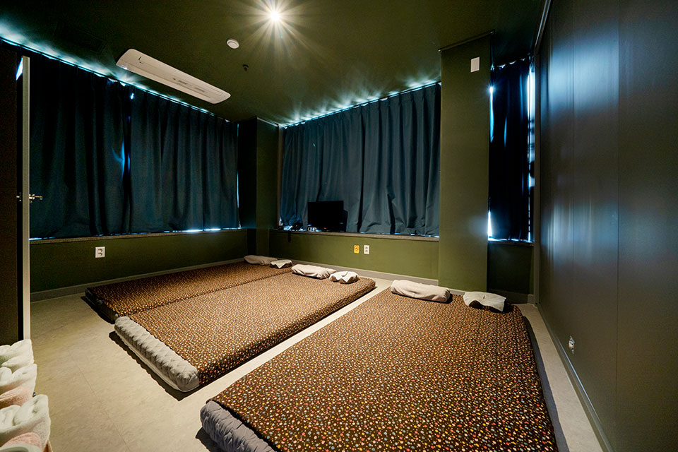 상모동 태국관리사 마사지샵 개운타이마사지의 쾌적한 관리실 내부 모습