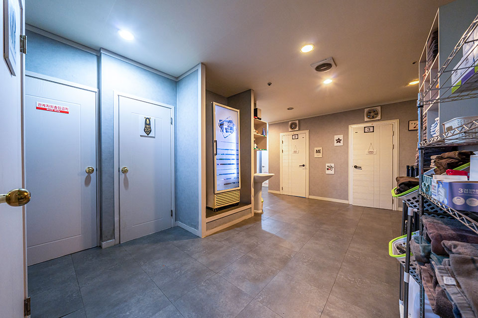 화명역 인근 마사지 잘하는 곳 넥타이 청결하게 관리된 내부 시설