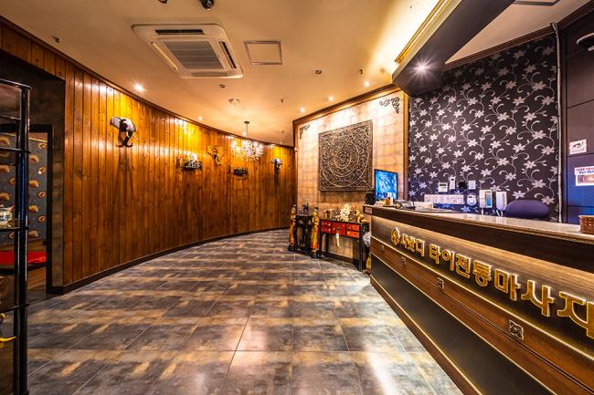 동천동 태국관리사 마사지샵 사왓디의 쾌적한 관리실 내부 모습