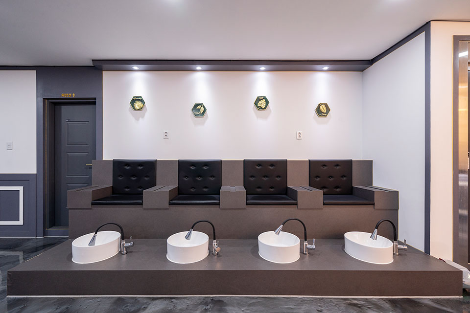 성남동에 위치한 아로마, 건식/스포츠, 스웨디시 서비스 가능 홍아로마테라피 시설