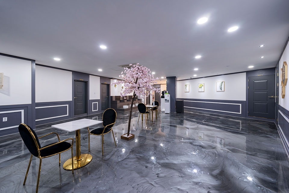 성남동 한국마사지 전문 홍아로마테라피의 깔끔하고 정돈된 내부 전경