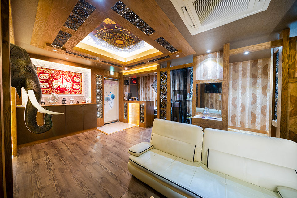 태국마사지 서비스가 제공되는 이충동 힐링스웨디시 매장 내부 사진