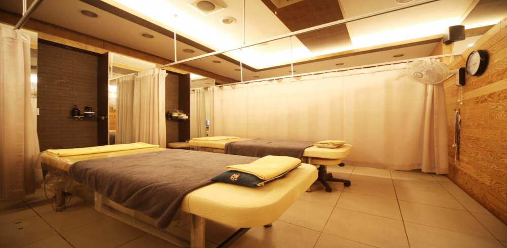 명동2가 한국마사지 전문 에이스테라피의 깔끔하고 정돈된 내부 전경