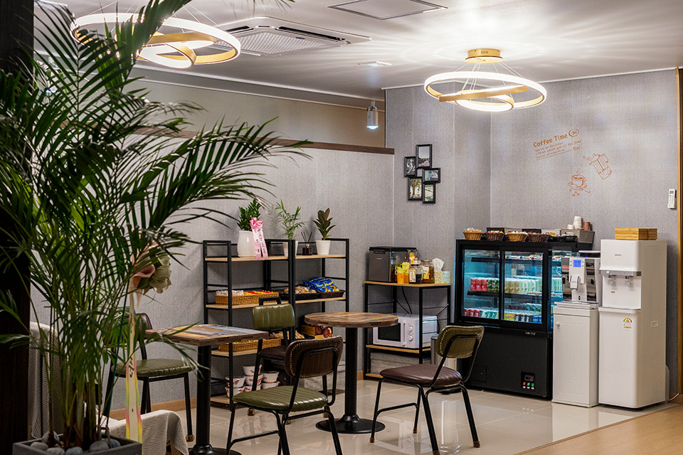 호텔스파 - 봉명동 구암역,유성온천역 인근 주차가능, 24시간, 샤워가능, 커플실, 수면가능, 단체예약, 남/여공용샵 완비된 마사지 시설