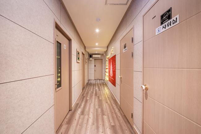 화곡동 태국마사지 전문 강서더타이의 깔끔하고 정돈된 내부 전경