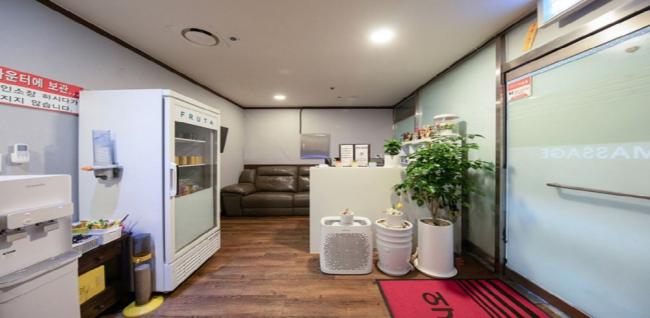 상봉동 한국관리사 마사지샵 힐링테라피의 쾌적한 관리실 내부 모습