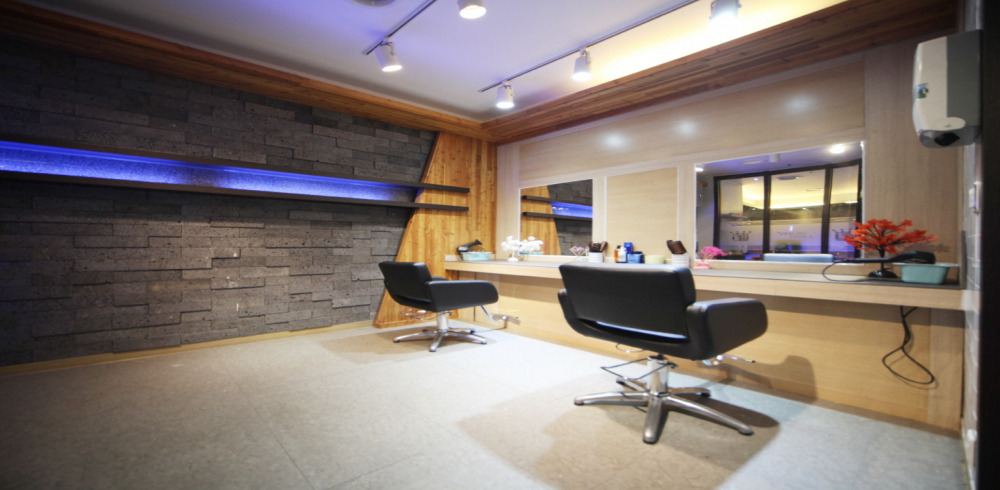 야탑동 베트남관리 전문 베트남황제이발소의 깔끔하고 정돈된 내부 전경