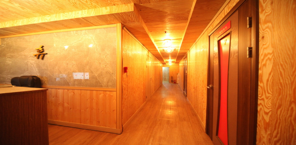 영화동 태국관리사 마사지샵 휴스웨디시의 쾌적한 관리실 내부 모습