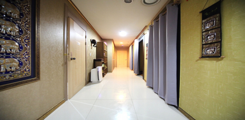 주변 한국마사지 추천 매장 힐링스토리의 전체적인 인테리어 모습