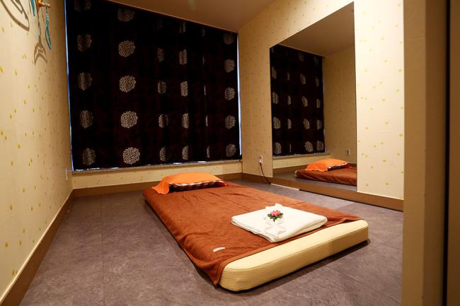 태국마사지 서비스가 제공되는 논현동 티파니타이 매장 내부 사진
