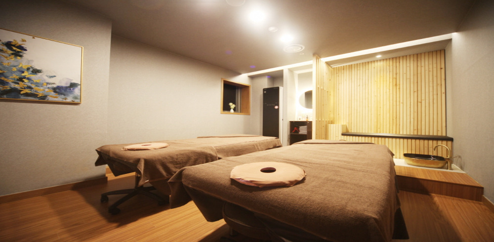 동패동에 위치한 아로마, 건식/스포츠, 커플관리, 풋케어 서비스 가능 뷰티플러스 시설