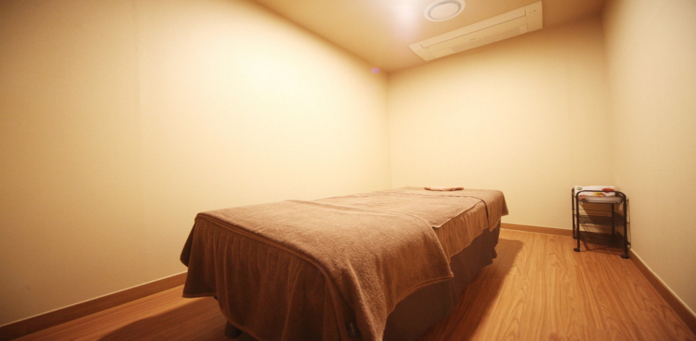 동패동에 위치한 아로마, 건식/스포츠, 커플관리, 풋케어 서비스 가능 뷰티플러스 시설