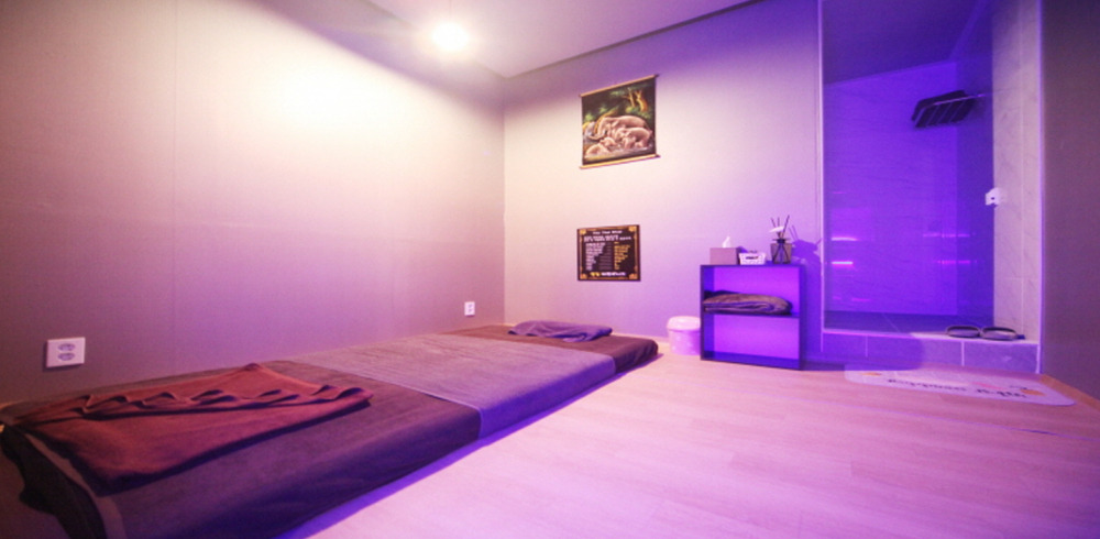 태국마사지 서비스가 제공되는 창대리 청담타이 매장 내부 사진