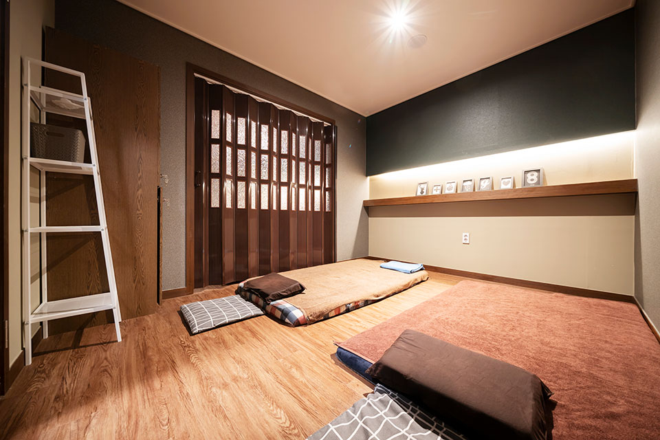 상남동 태국관리사 마사지샵 청담후의 쾌적한 관리실 내부 모습