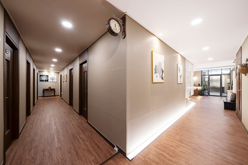 상남동 주변 청담후 매장 주요 시설 및 인테리어 사진