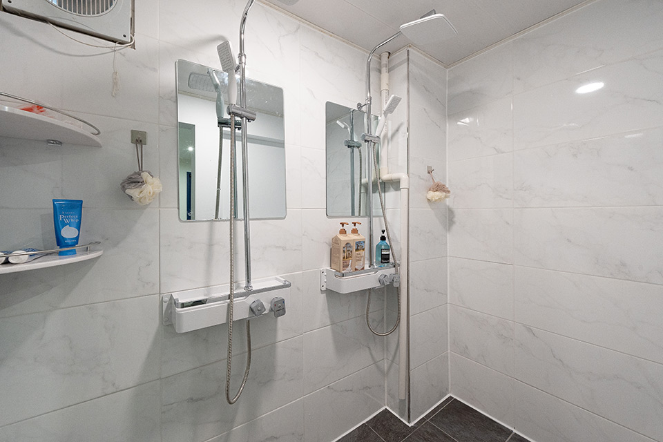 역삼동 한국관리사 마사지샵 썸스웨디시의 쾌적한 관리실 내부 모습