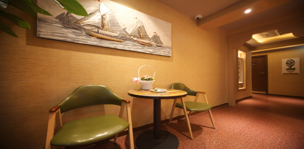 야당동 한국관리사, 중국관리사 마사지샵 홍콩테라피의 쾌적한 관리실 내부 모습