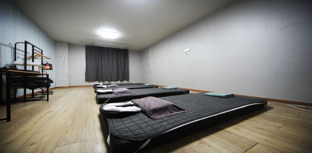 송천동2가 인근 태국관리사 마사지 전문 홀리데이의 아늑한 내부 시설 안내