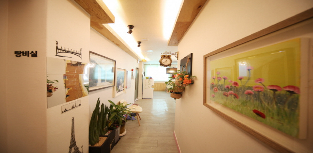 연동 한국마사지 전문 유나아로마의 깔끔하고 정돈된 내부 전경